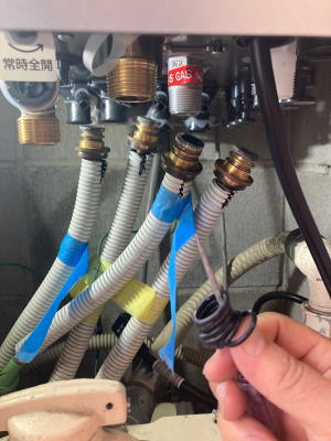 暖房配管、追い焚き配管はCCH形式の接続になっています
