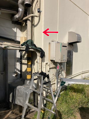 業務用エアコンの電源線などを移動