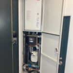 PS扉内設置後方給排気型の給湯器の取替工事