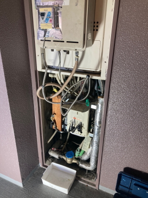 中電さんに電気メーターを一時取り外してもらいます