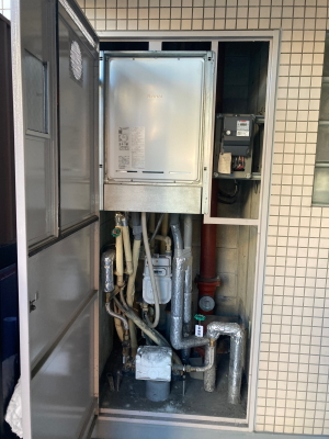 交換完了　PS扉内設置後方排気型　RUF-A2005SAB(C)
