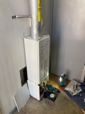 既設：FEタイプ強制循環式風呂釜RF-1SWF（リンナイ製）エントツの直径6ｃｍ