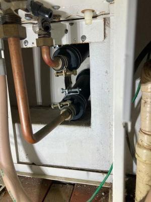 既設：FEタイプ強制循環式風呂釜RF-1SWF（リンナイ製）エントツの直径6ｃｍ