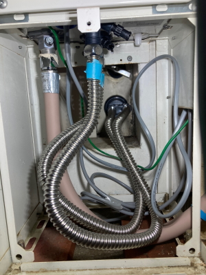 交換完了：FEタイプ強制循環式風呂釜RF-111SWF(A)（リンナイ製）エントツの直径6ｃｍ