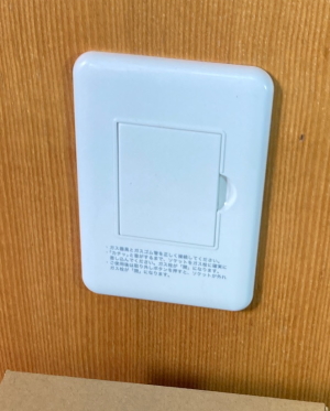 【壁取替ガス栓554用】付属の前面プレートを取付