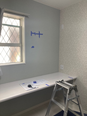 壁穴の位置決めをしているところ