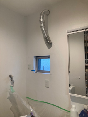 ガス衣類乾燥機用の排湿筒を取付