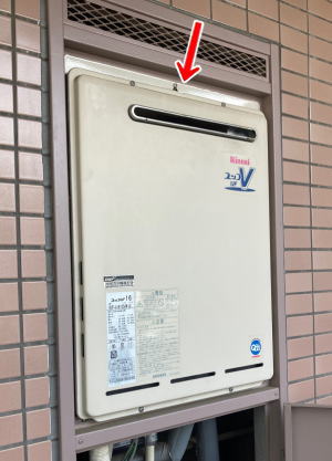取替前の給湯器 リンナイ製RUF-A1610SAW(A) 2010年製 金枠あり